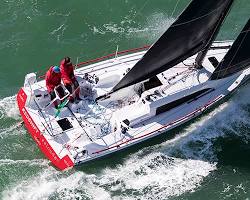 double handed ocean racing sailboat team deck, généré par IA